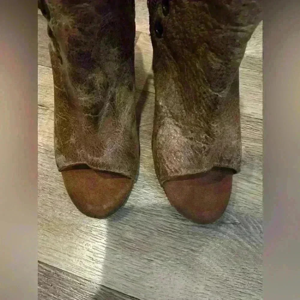 Diba True Women's Sz 7 Shoes Brown Leather Lace Up Zip Distressed Ankle Boots - Picture 4 of 14